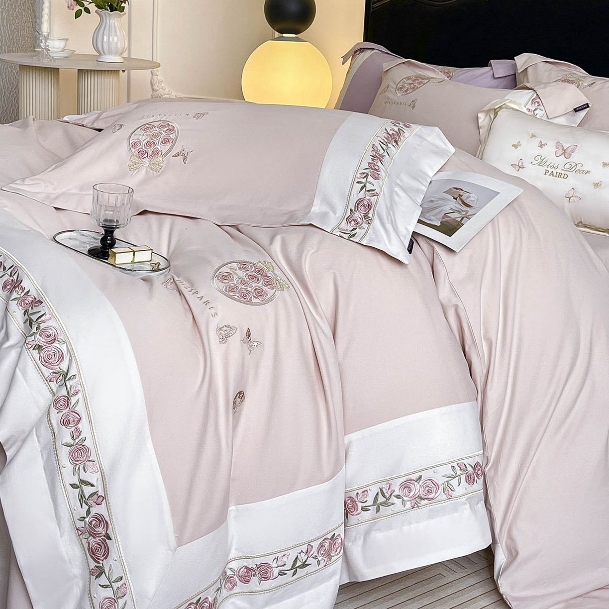 91家纺网 家纺一手货源 找家纺  冬季爆款A类长绒棉加厚磨毛全棉纯棉保暖高端重工刺绣全工艺被套床单轻奢床上用品 花巷-颜粉