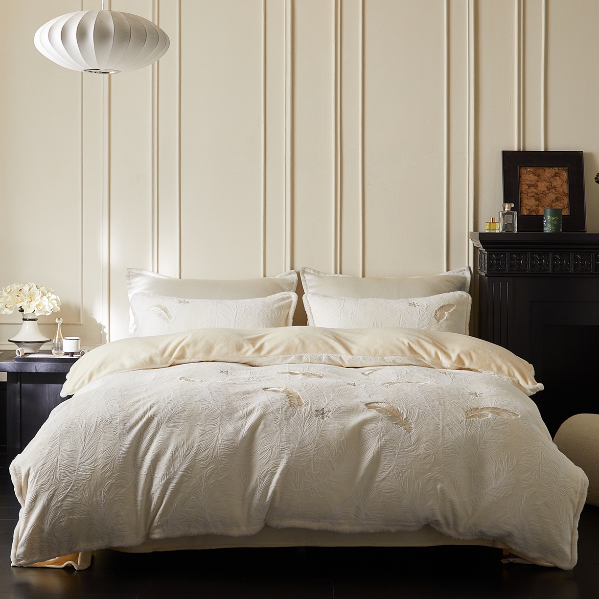 安莱生活 2025新款雕花绣花230克牛奶绒四件套（羽脉系列）-风格1 轻雕羽脉-米月白