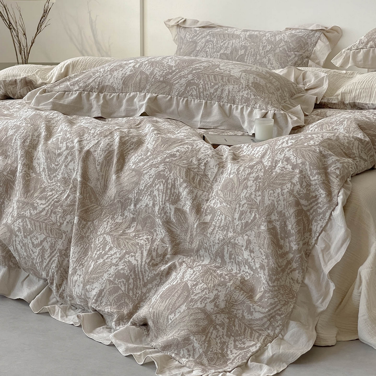 91家纺网 家纺一手货源 找家纺 法式提花棉麻四件套纯棉全棉复古风花边素色亚麻高端超柔透气高档床上用品 苏莉-棕