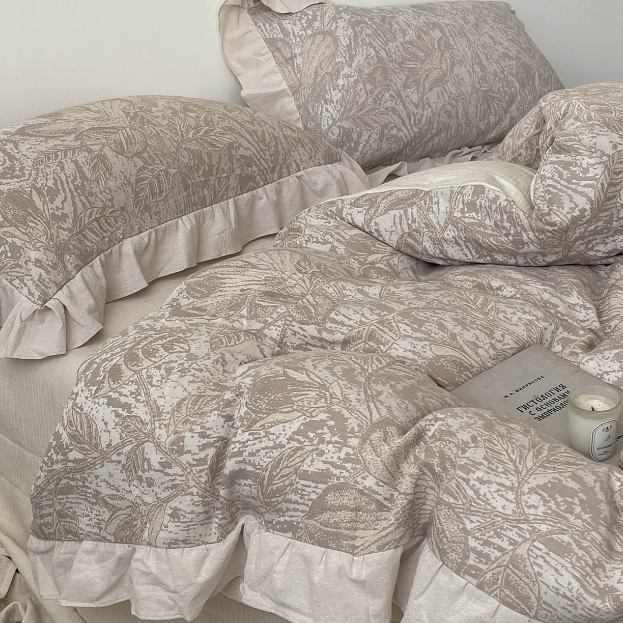 91家纺网 家纺一手货源 找家纺 法式提花棉麻四件套纯棉全棉复古风花边素色亚麻高端超柔透气高档床上用品 苏莉-棕