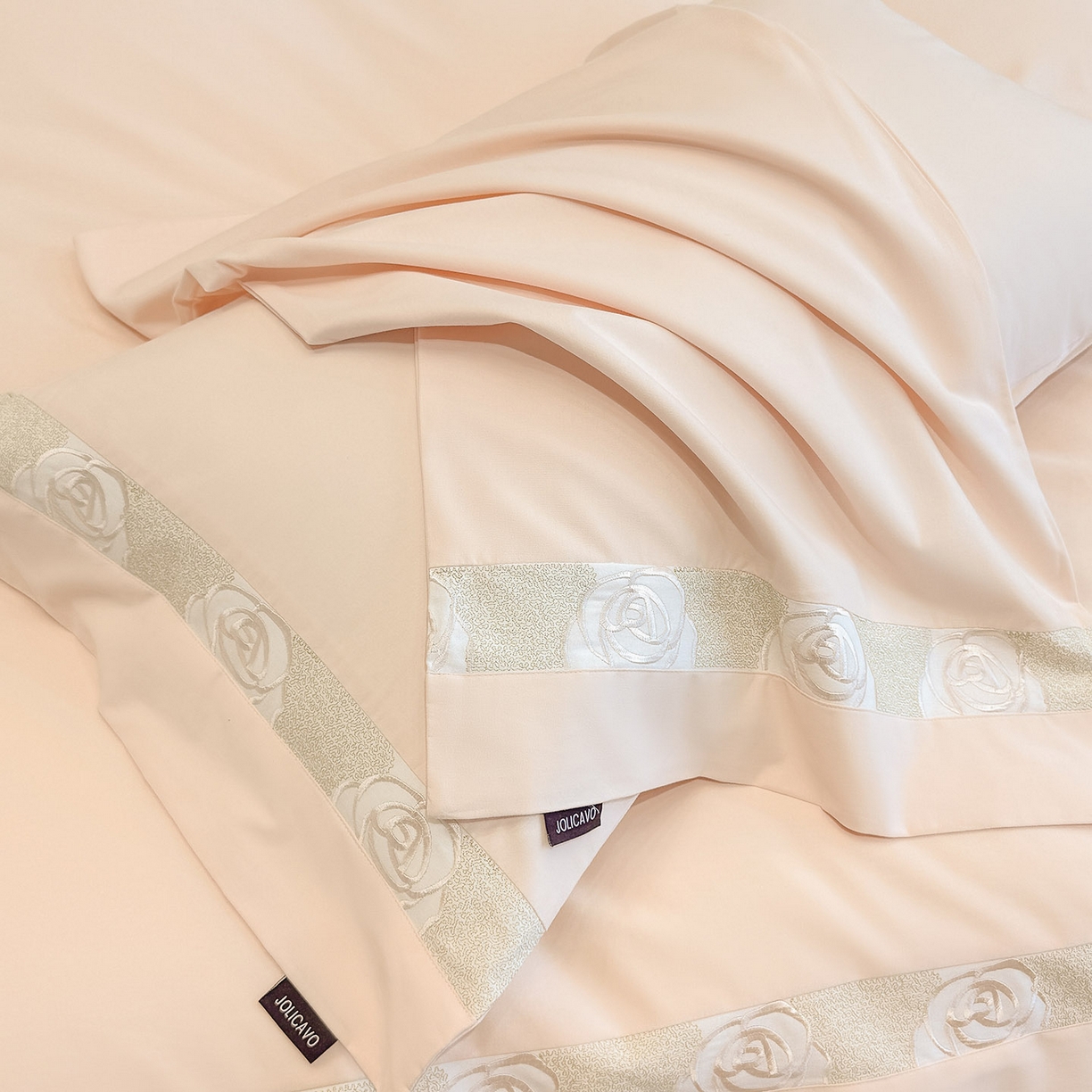 91家纺网 家纺一手货源 找家纺 冬季新款A类长绒棉加厚磨毛全棉纯棉保暖刺绣高端轻奢风被套床单床上用品 花韵-白桃