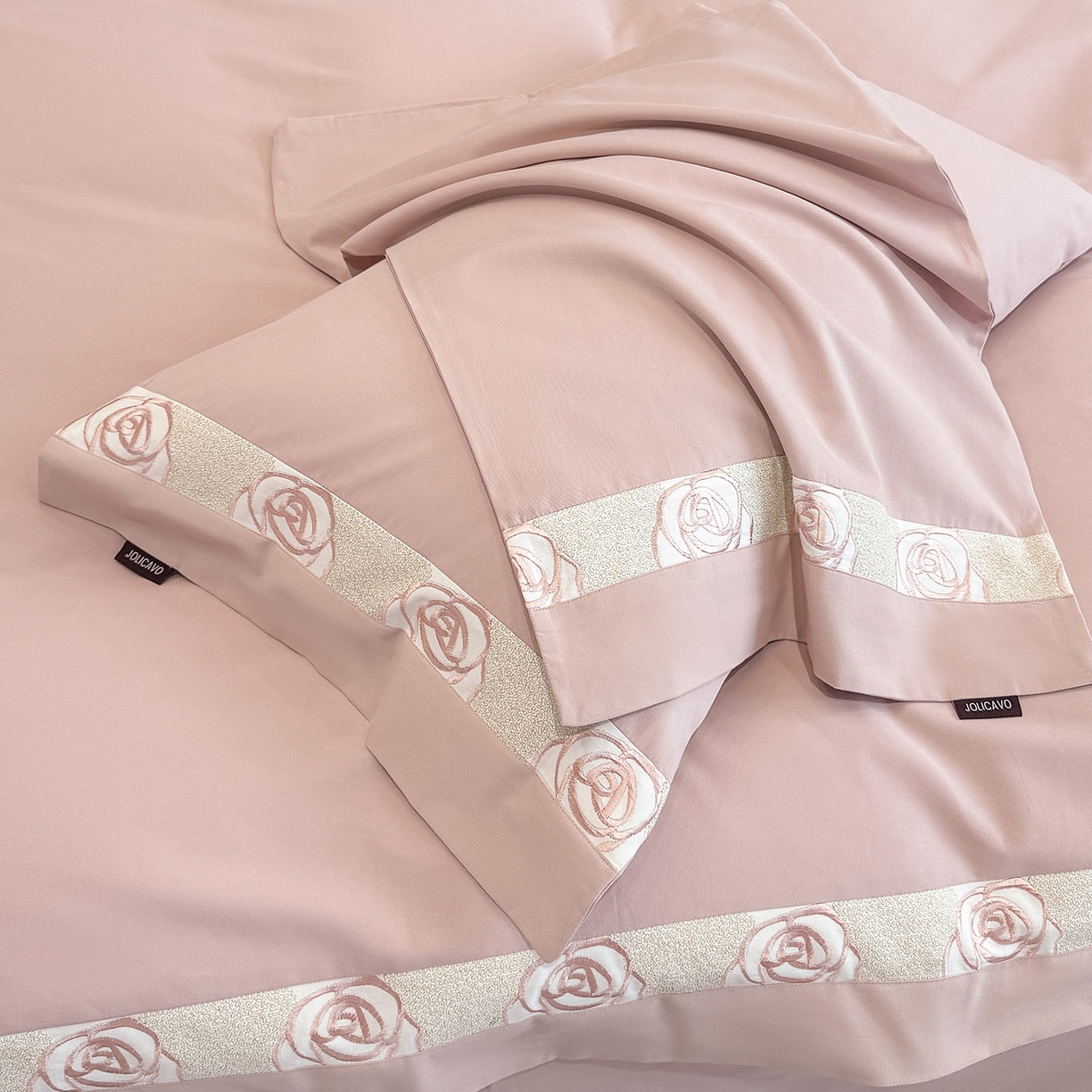 91家纺网 家纺一手货源 找家纺 冬季新款A类长绒棉加厚磨毛全棉纯棉保暖刺绣高端轻奢风被套床单床上用品 花韵-红桃