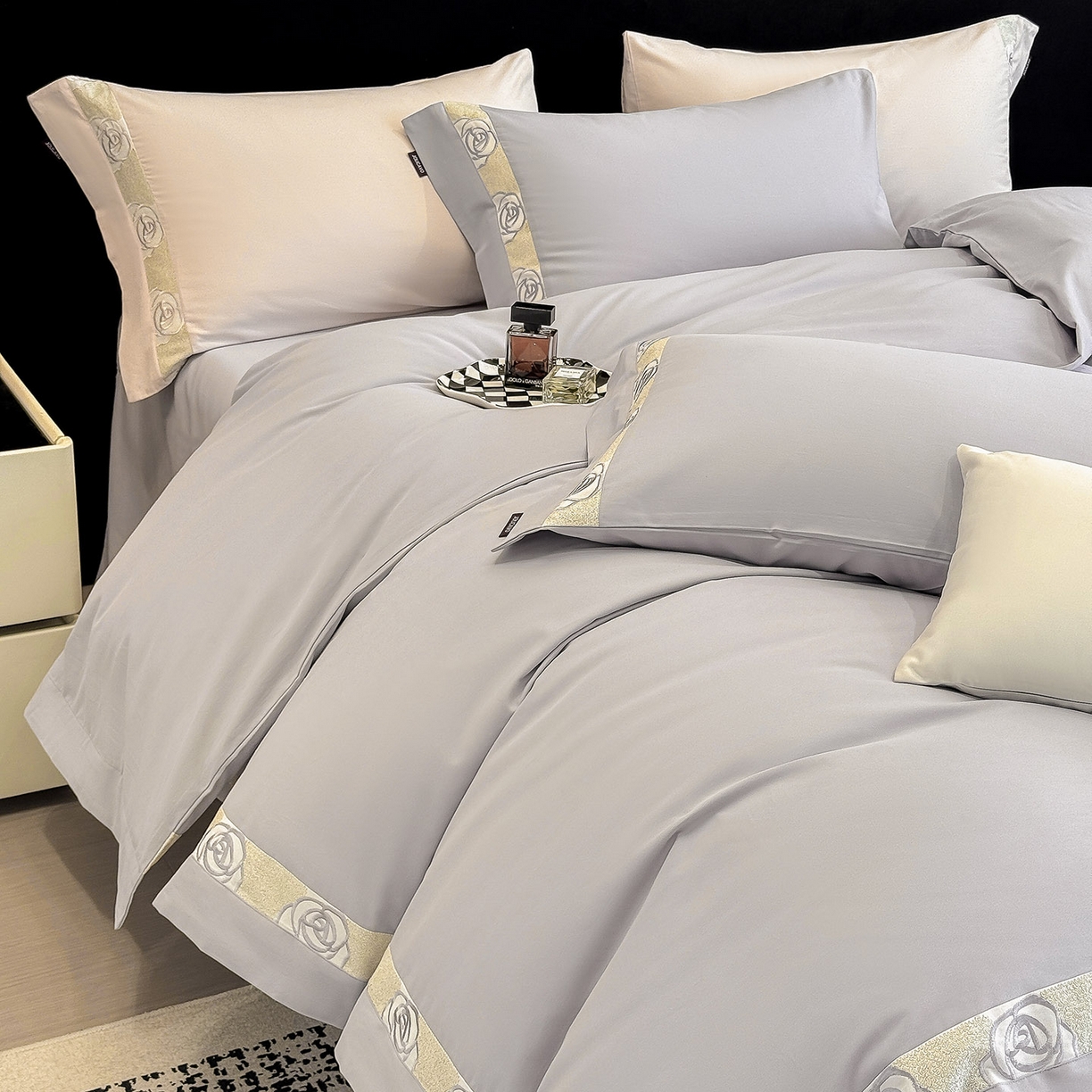 91家纺网 家纺一手货源 找家纺 冬季新款A类长绒棉加厚磨毛全棉纯棉保暖刺绣高端轻奢风被套床单床上用品 花韵-莓蓝