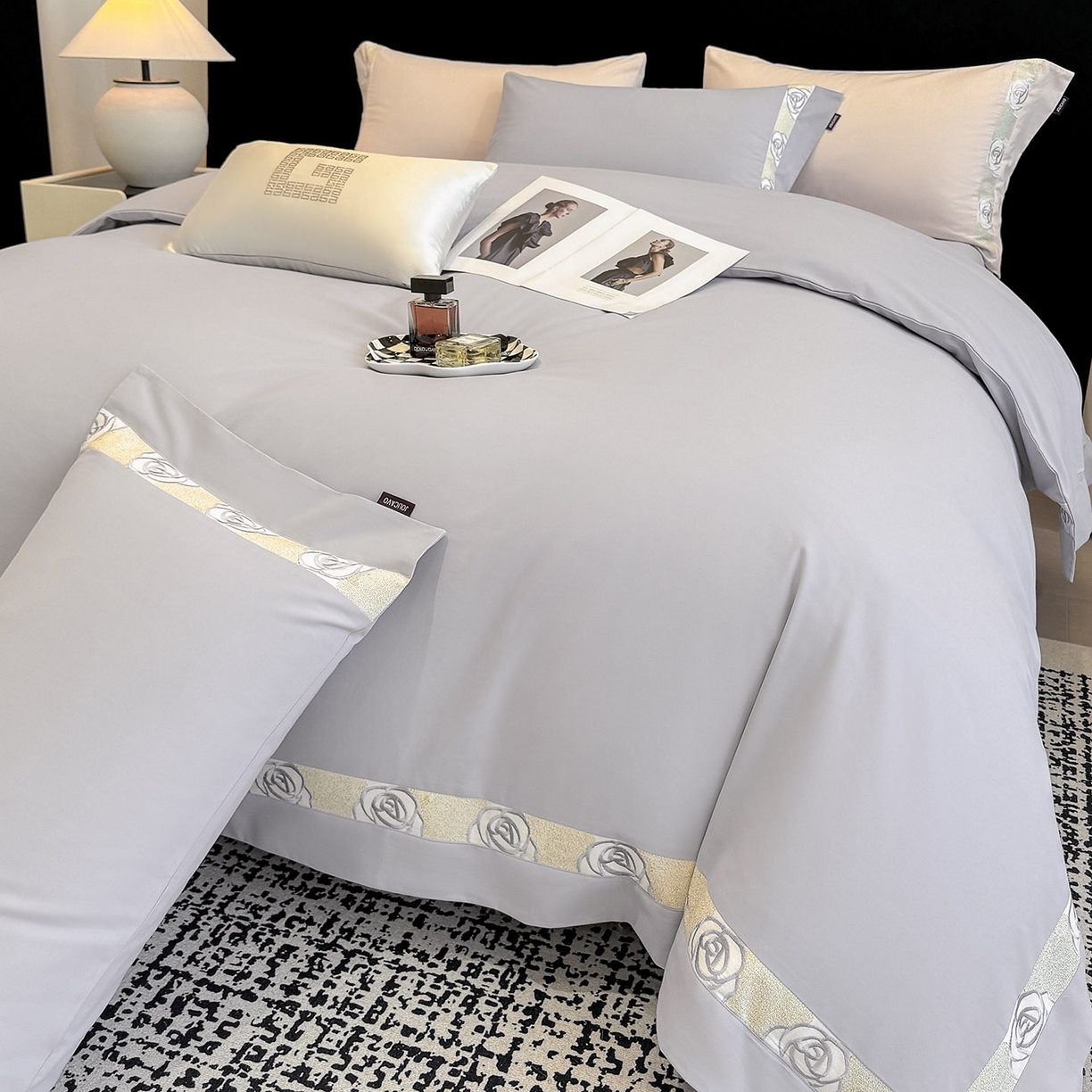 91家纺网 家纺一手货源 找家纺 冬季新款A类长绒棉加厚磨毛全棉纯棉保暖刺绣高端轻奢风被套床单床上用品 花韵-莓蓝