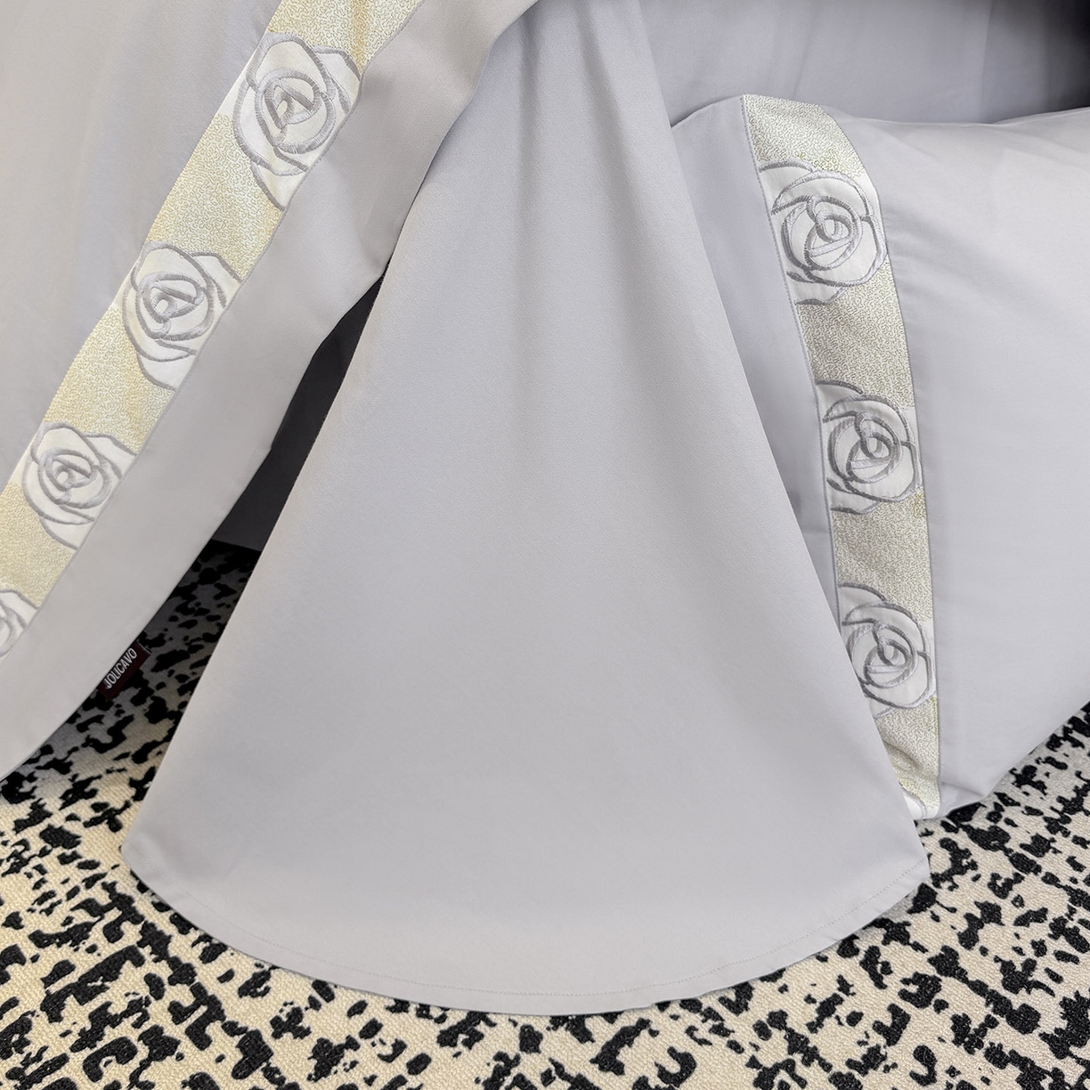 91家纺网 家纺一手货源 找家纺 冬季新款A类长绒棉加厚磨毛全棉纯棉保暖刺绣高端轻奢风被套床单床上用品 花韵-莓蓝