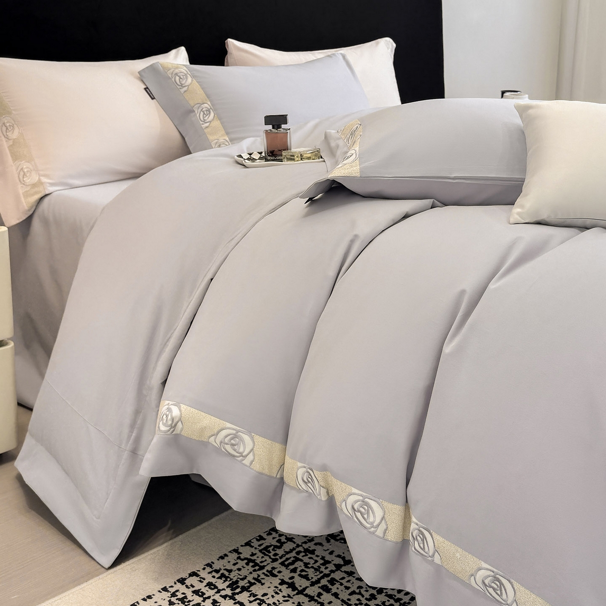 91家纺网 家纺一手货源 找家纺 冬季新款A类长绒棉加厚磨毛全棉纯棉保暖刺绣高端轻奢风被套床单床上用品 花韵-莓蓝