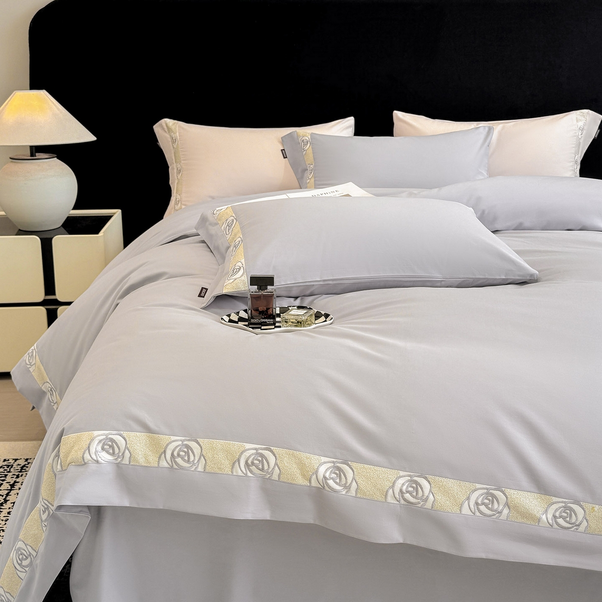 91家纺网 家纺一手货源 找家纺 冬季新款A类长绒棉加厚磨毛全棉纯棉保暖刺绣高端轻奢风被套床单床上用品 花韵-莓蓝