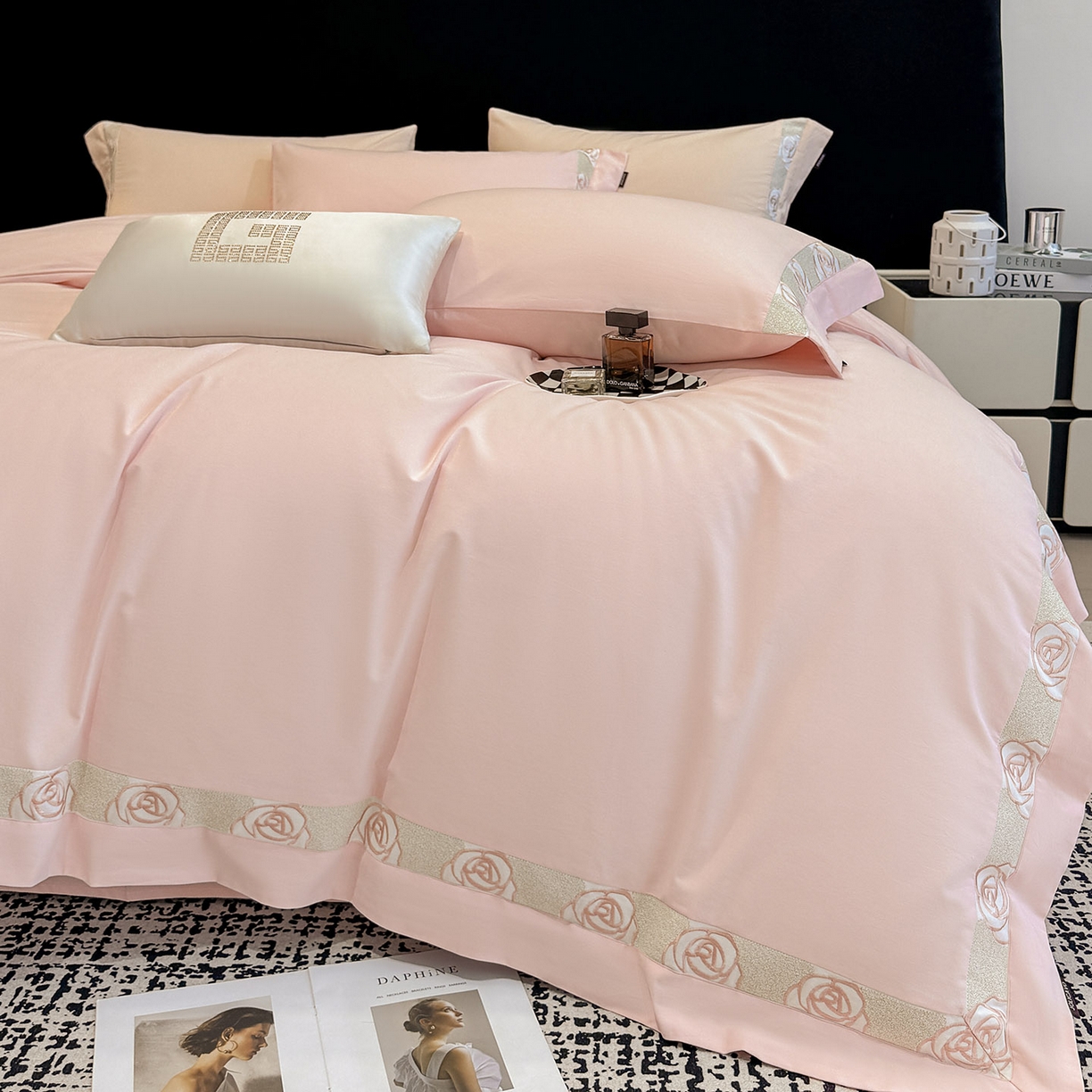 91家纺网 家纺一手货源 找家纺 冬季新款A类长绒棉加厚磨毛全棉纯棉保暖刺绣高端轻奢风被套床单床上用品 花韵-颜粉