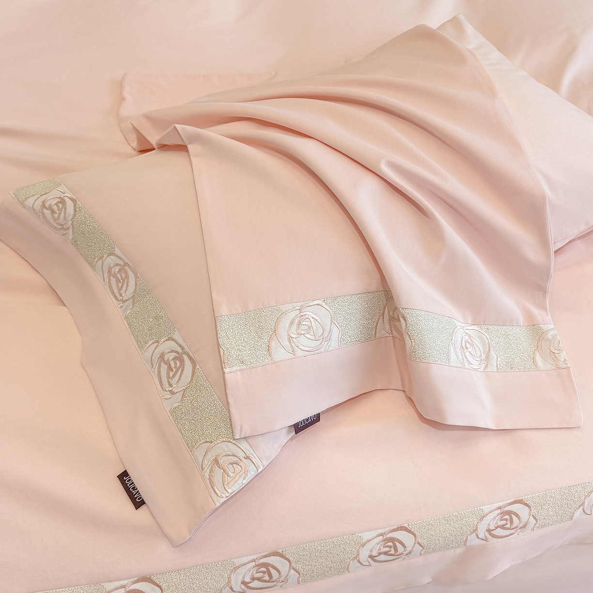 91家纺网 家纺一手货源 找家纺 冬季新款A类长绒棉加厚磨毛全棉纯棉保暖刺绣高端轻奢风被套床单床上用品 花韵-颜粉