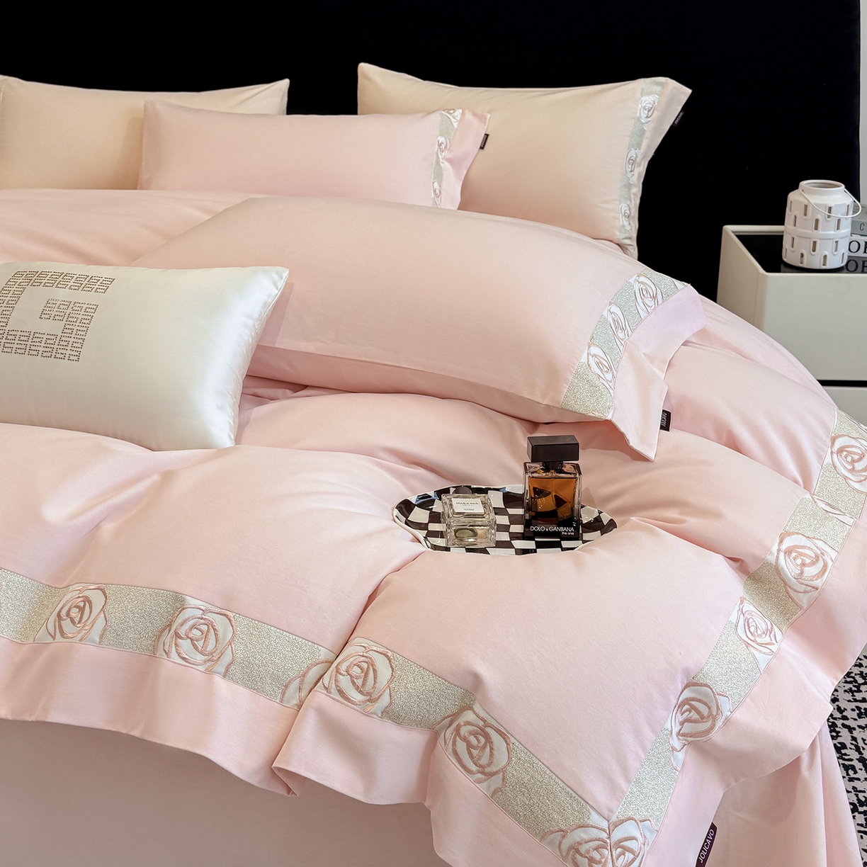 91家纺网 家纺一手货源 找家纺  冬季新款A类长绒棉加厚磨毛全棉纯棉保暖刺绣高端轻奢风被套床单床上用品 花韵-颜粉