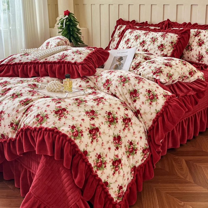 91家纺网 家纺一手货源 找家纺 （总）梦可莱家居 2025冬季新款复古风印花牛奶绒大花边床盖四件套