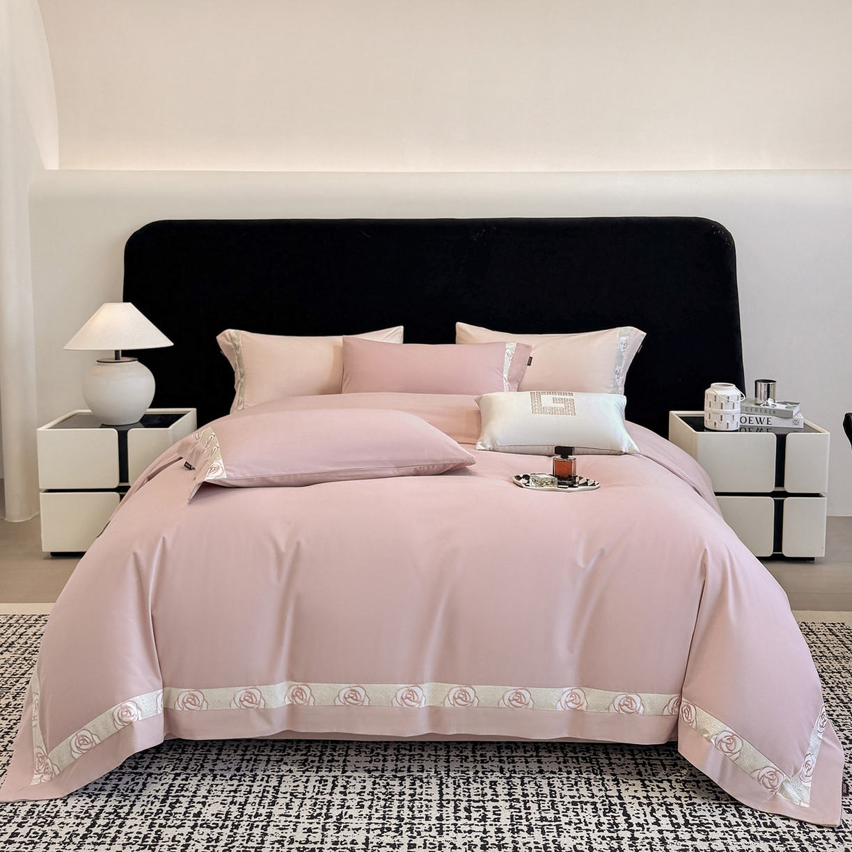 91家纺网 家纺一手货源 找家纺  冬季新款A类长绒棉加厚磨毛全棉纯棉保暖刺绣高端轻奢风被套床单床上用品 花韵-红桃