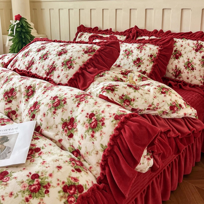 91家纺网 家纺一手货源 找家纺 （总）梦可莱家居 2025冬季新款复古风印花牛奶绒大花边床盖四件套