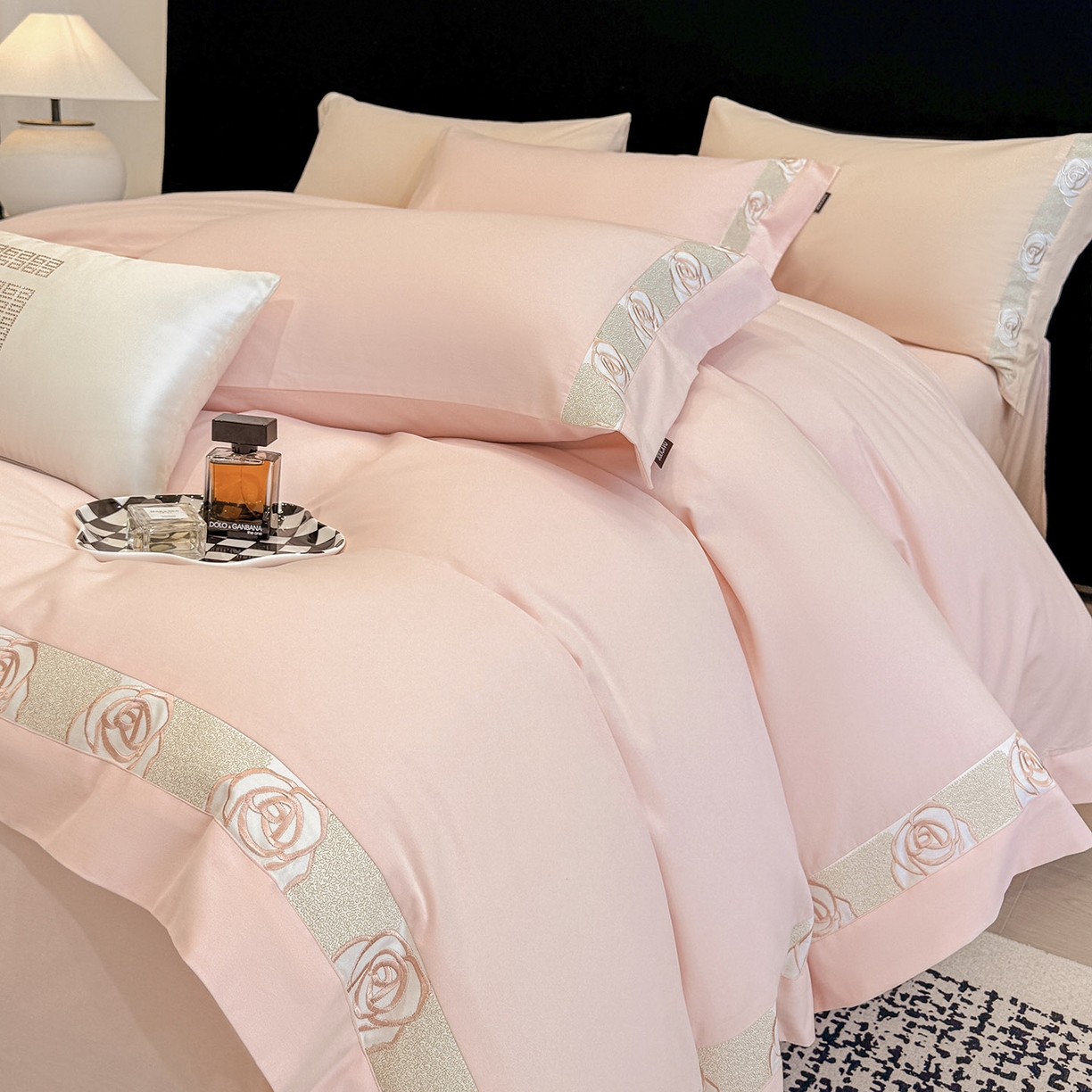 91家纺网 家纺一手货源 找家纺  冬季新款A类长绒棉加厚磨毛全棉纯棉保暖刺绣高端轻奢风被套床单床上用品 花韵-颜粉