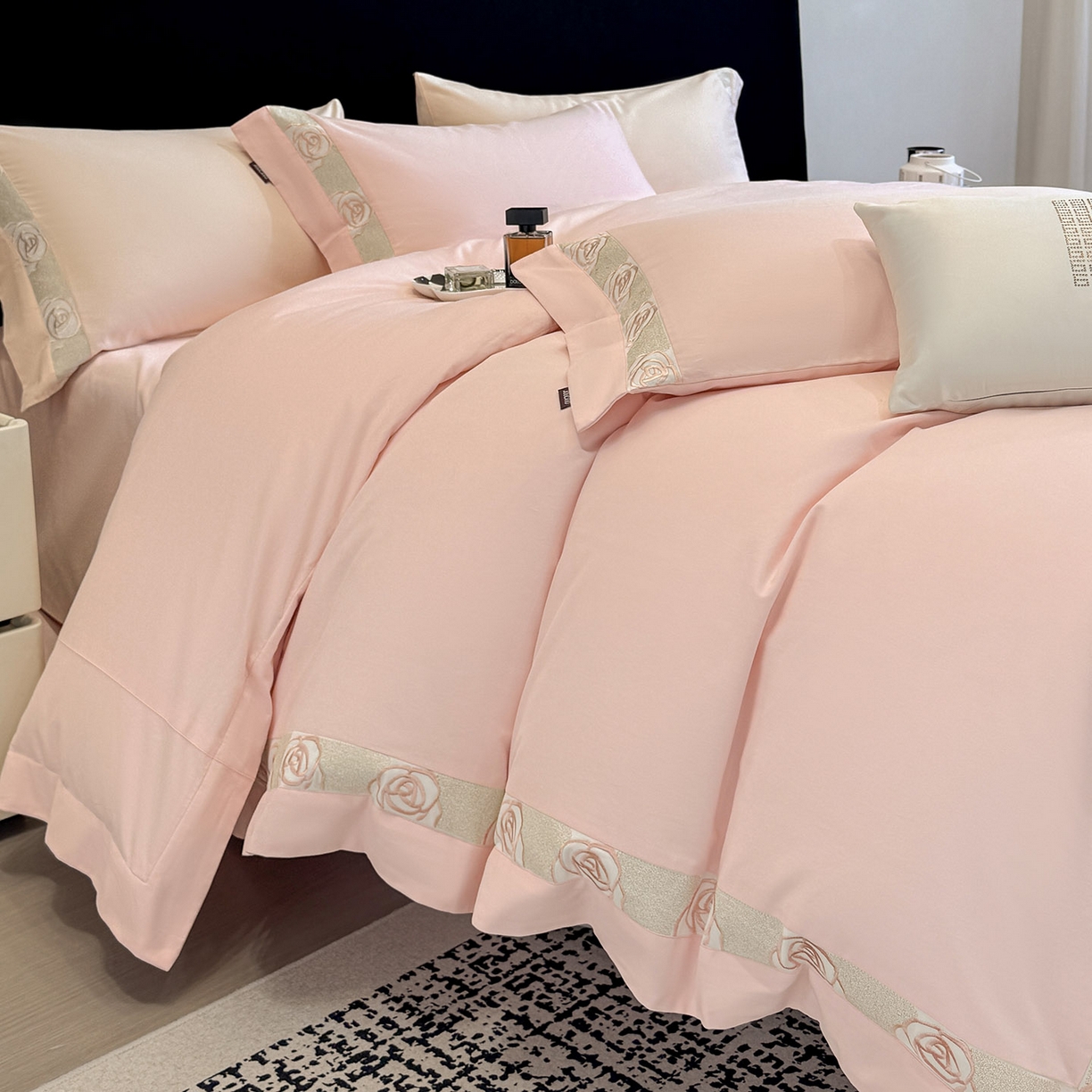 91家纺网 家纺一手货源 找家纺  冬季新款A类长绒棉加厚磨毛全棉纯棉保暖刺绣高端轻奢风被套床单床上用品 花韵-颜粉