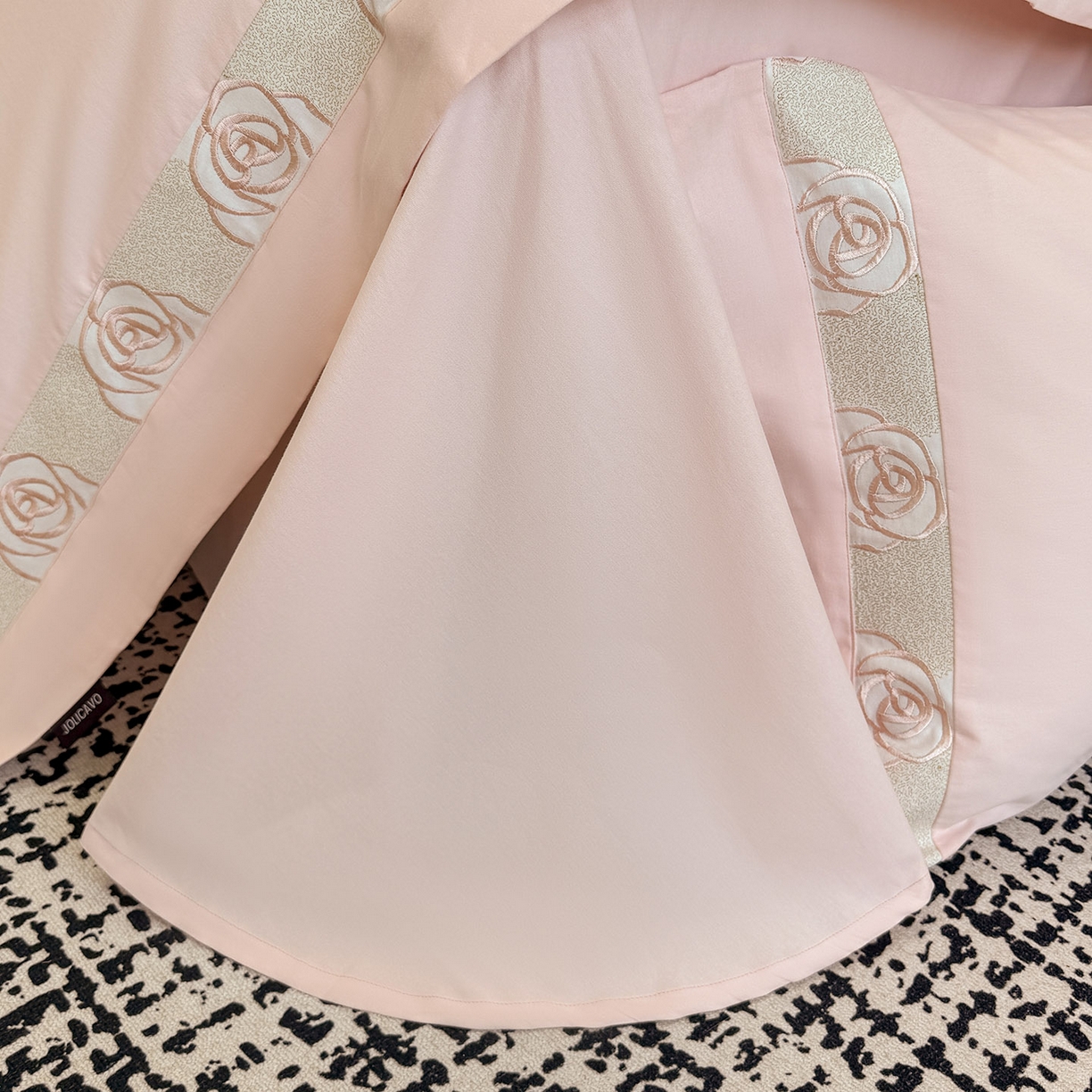 91家纺网 家纺一手货源 找家纺  冬季新款A类长绒棉加厚磨毛全棉纯棉保暖刺绣高端轻奢风被套床单床上用品 花韵-颜粉