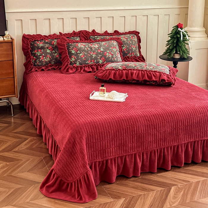 91家纺网 家纺一手货源 找家纺 梦可莱家居 2025冬季新款复古风印花牛奶绒大花边床盖四件套 复古风花妖