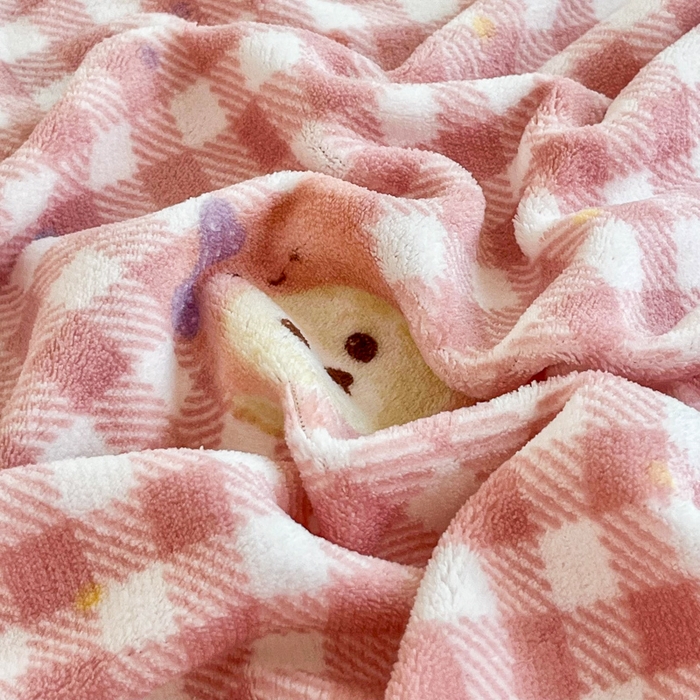 91家纺网 家纺一手货源 找家纺 梦可莱家居 2025冬季新款复古风印花牛奶绒大花边床盖四件套 复古风绅士