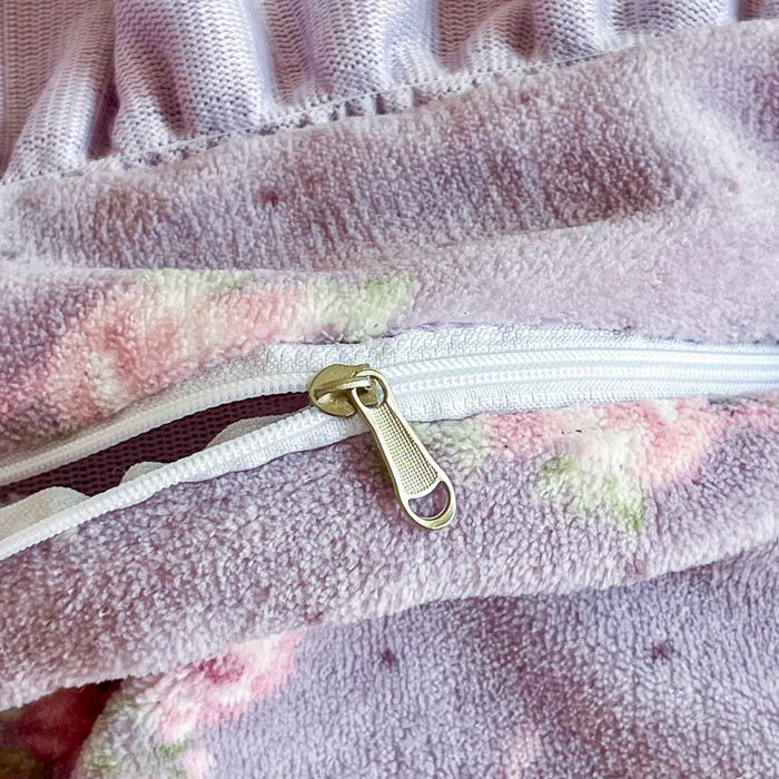 91家纺网 家纺一手货源 找家纺 梦可莱家居 2025冬季新款复古风印花牛奶绒大花边床盖四件套 复古风紫庄园