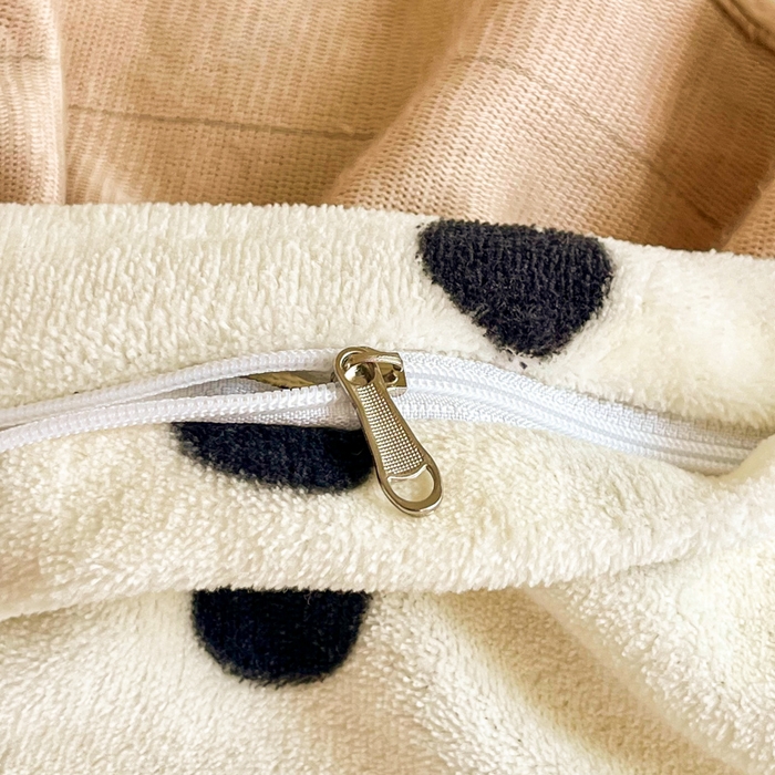 91家纺网 家纺一手货源 找家纺 梦可莱家居 2025冬季新款复古风印花牛奶绒大花边床盖四件套 复古米圆点