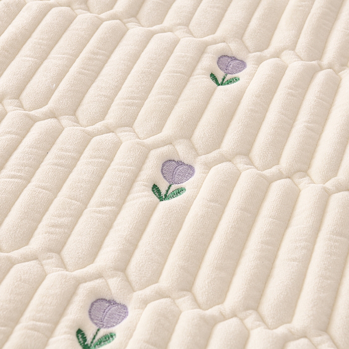 91家纺网 家纺一手货源 找家纺 （总）云木里 2025新款秋冬牛奶绒刺绣夹棉床笠