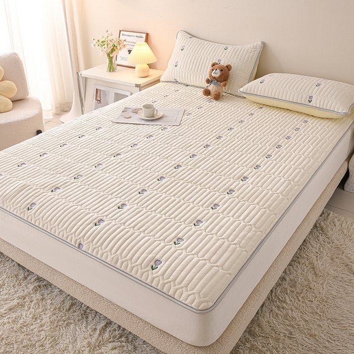 91家纺网 家纺一手货源 找家纺 （总）云木里 2025新款秋冬牛奶绒刺绣夹棉床笠