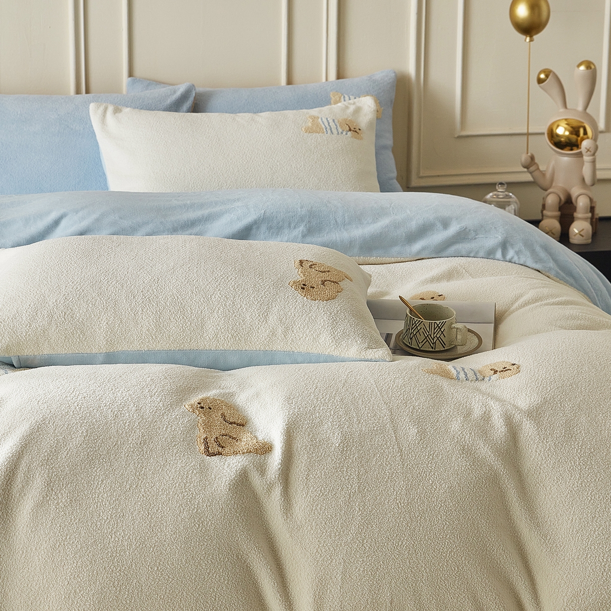 91家纺网 家纺一手货源 找家纺 （总）安莱生活 2025新款暖呢绒毛巾绣四件套（萌趣家宠系）-风格3