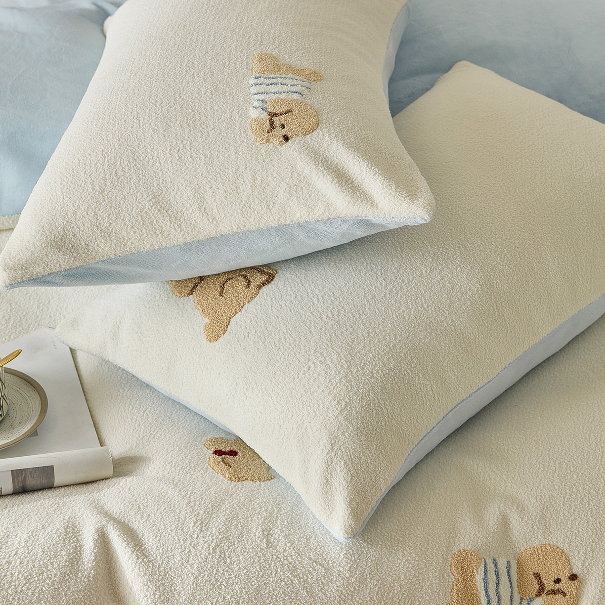 91家纺网 家纺一手货源 找家纺 （总）安莱生活 2025新款暖呢绒毛巾绣四件套（萌趣家宠系）-风格3