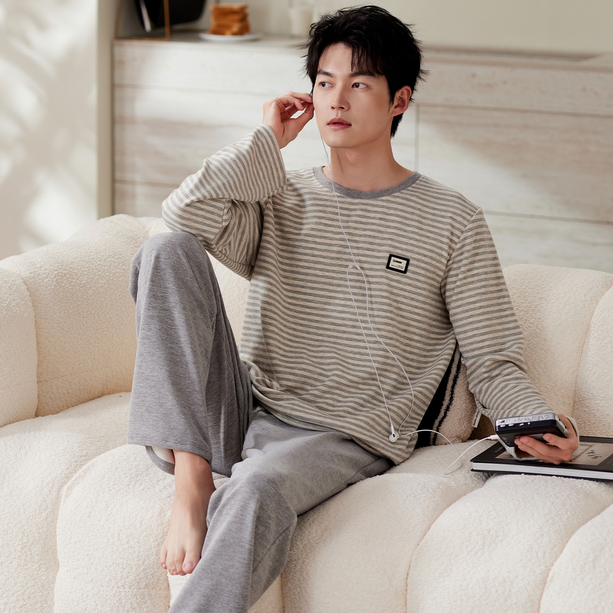 91家纺网 家纺一手货源 找家纺 洛兰沙家居馆 2025保暖睡衣男士冬季新款长袖长裤开衫翻领男款时尚家居服套 54105