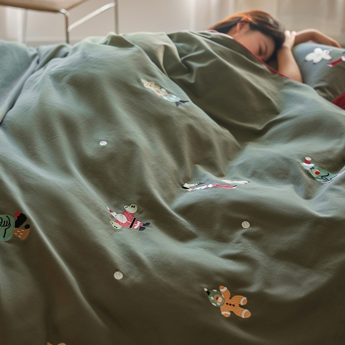 91家纺网 家纺一手货源 找家纺 安莱生活 2025新款贡缎磨毛60s绣花四件套-风格一 狂欢圣诞节