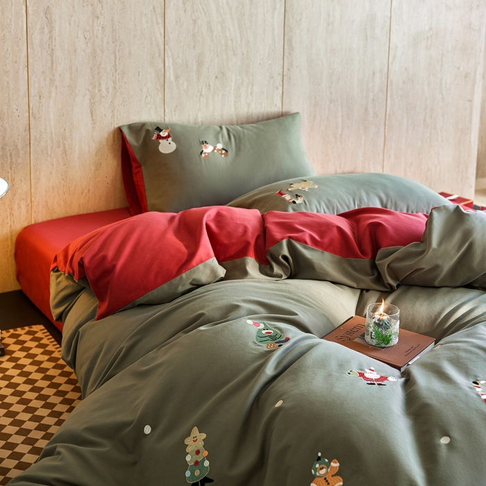 91家纺网 家纺一手货源 找家纺 安莱生活 2025新款贡缎磨毛60s绣花四件套-风格一 狂欢圣诞节
