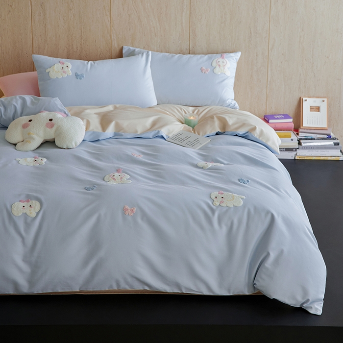 91家纺网 家纺一手货源 找家纺 安莱生活 2025新款贡缎磨毛60s绣花四件套-风格一 蓝粉小象