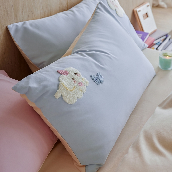 91家纺网 家纺一手货源 找家纺 安莱生活 2025新款贡缎磨毛60s绣花四件套-风格一 蓝粉小象