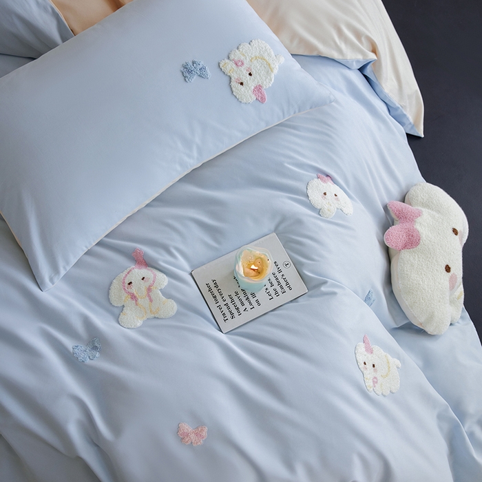 91家纺网 家纺一手货源 找家纺 安莱生活 2025新款贡缎磨毛60s绣花四件套-风格一 蓝粉小象