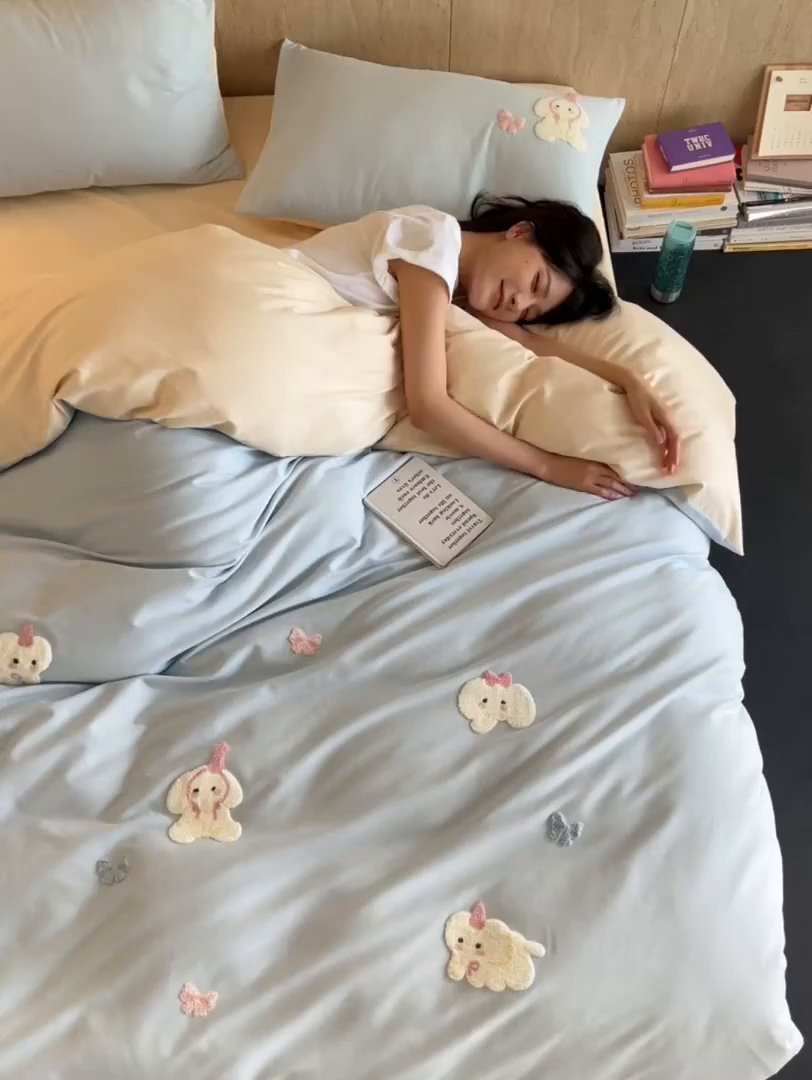 91家纺网 家纺一手货源 找家纺 安莱生活 2025新款贡缎磨毛60s绣花四件套-风格一 蓝粉小象