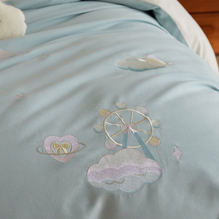 91家纺网 家纺一手货源 找家纺 安莱生活 2025新款贡缎磨毛60s绣花四件套-风格一 梦境摩天轮