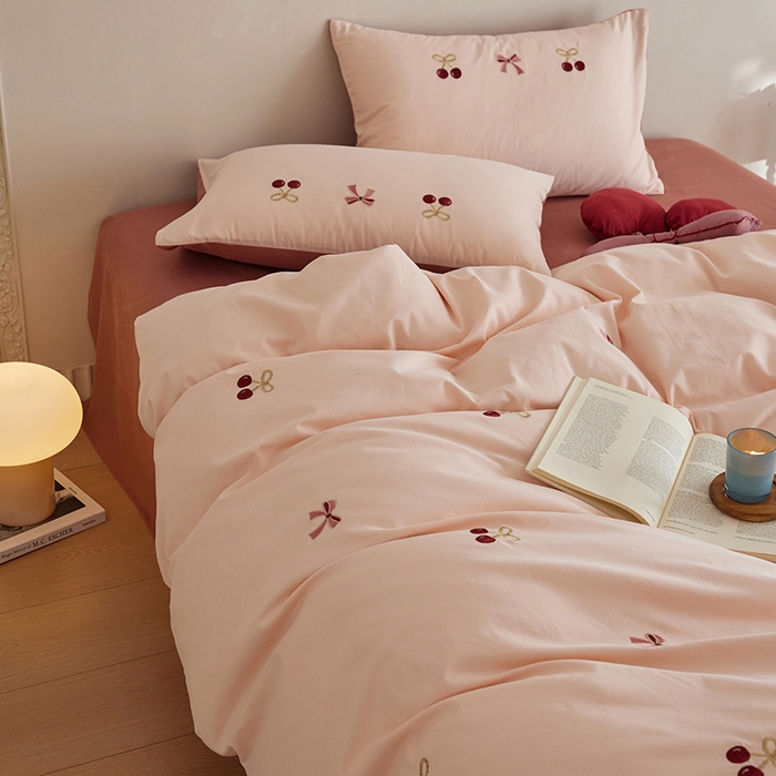 91家纺网 家纺一手货源 找家纺 安莱生活 2025新款贡缎磨毛60s绣花四件套-风格一 樱桃小金链