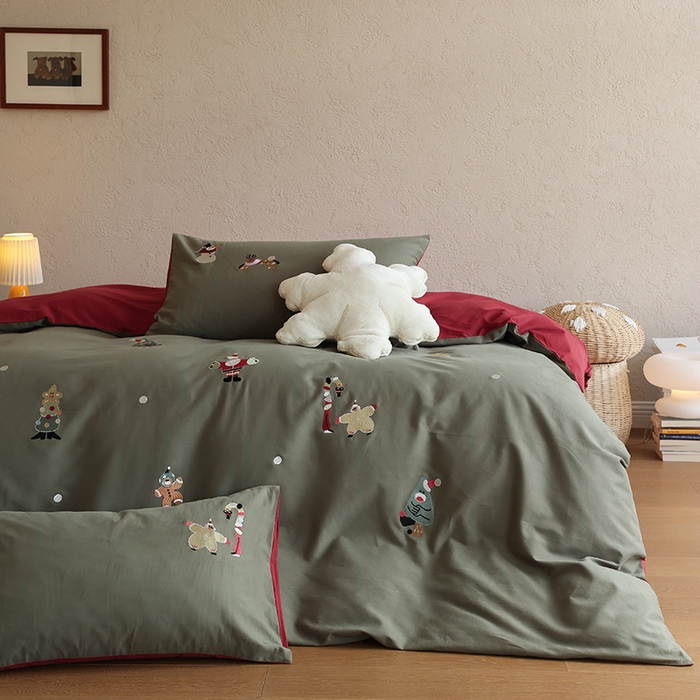 91家纺网 家纺一手货源 找家纺 安莱生活 2025新款贡缎磨毛60s绣花四件套-风格二 狂欢圣诞节