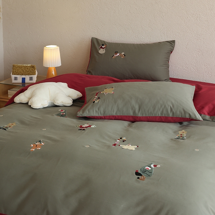 91家纺网 家纺一手货源 找家纺 安莱生活 2025新款贡缎磨毛60s绣花四件套-风格二 狂欢圣诞节