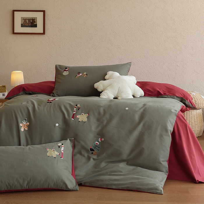 91家纺网 家纺一手货源 找家纺 安莱生活 2025新款贡缎磨毛60s绣花四件套-风格二 狂欢圣诞节