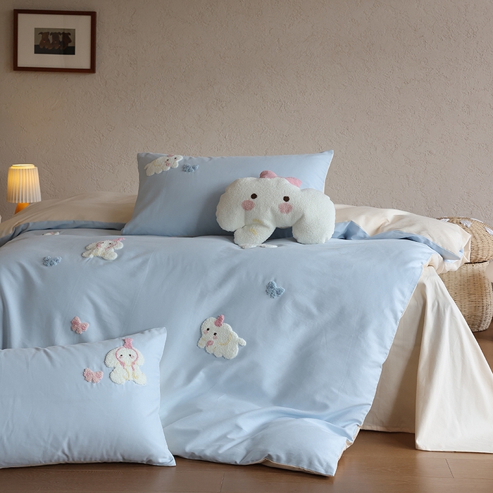 91家纺网 家纺一手货源 找家纺 安莱生活 2025新款贡缎磨毛60s绣花四件套-风格二 蓝粉小象