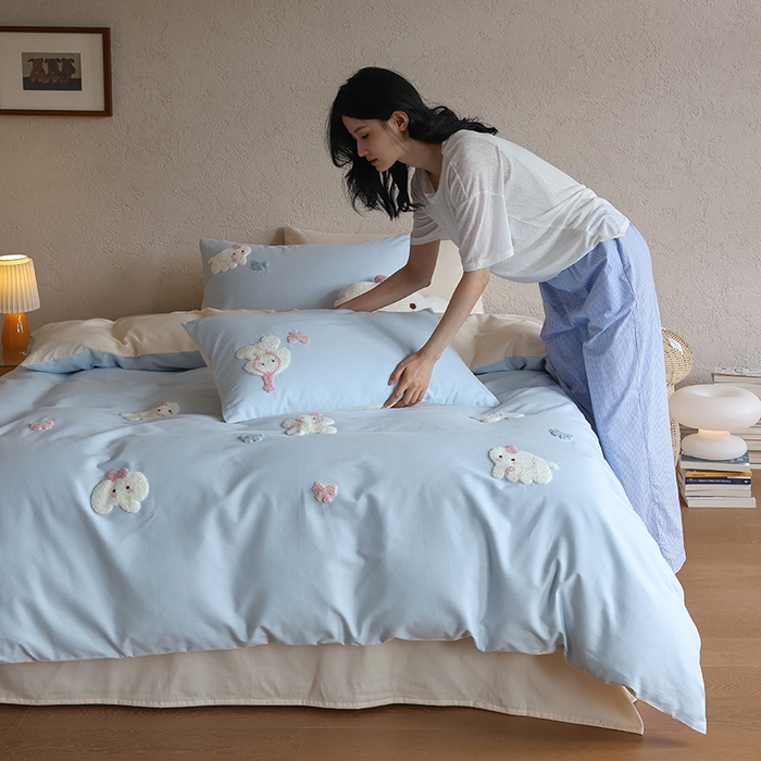 91家纺网 家纺一手货源 找家纺 安莱生活 2025新款贡缎磨毛60s绣花四件套-风格二 蓝粉小象