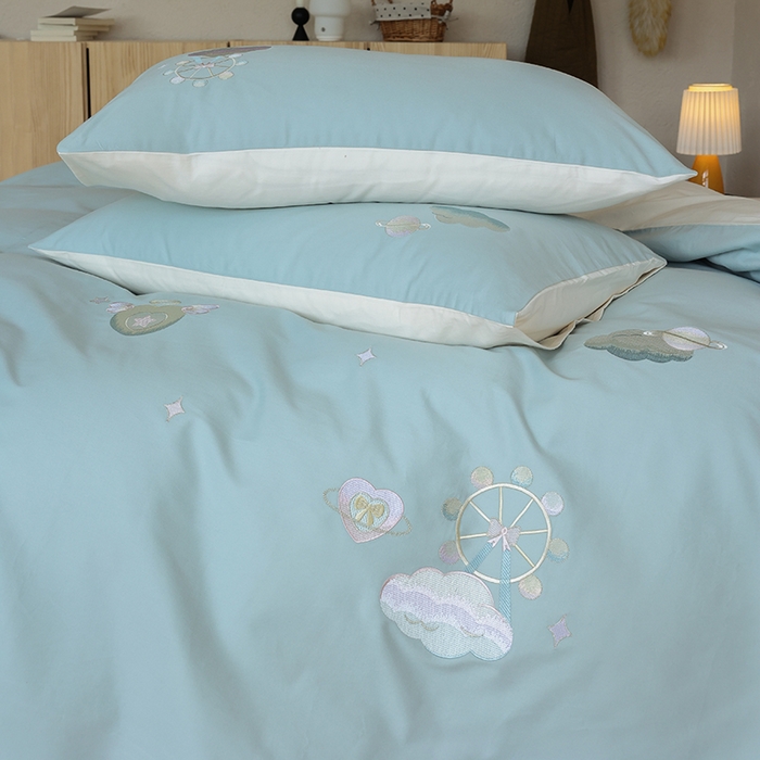 91家纺网 家纺一手货源 找家纺 安莱生活 2025新款贡缎磨毛60s绣花四件套-风格二 梦境摩天轮