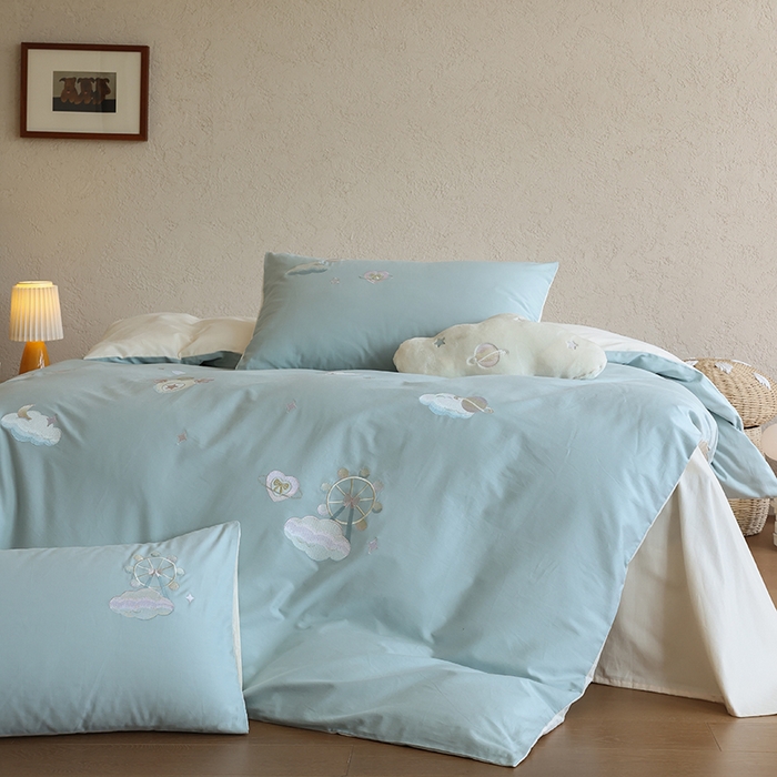 91家纺网 家纺一手货源 找家纺 安莱生活 2025新款贡缎磨毛60s绣花四件套-风格二 梦境摩天轮