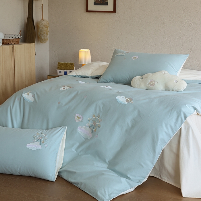 91家纺网 家纺一手货源 找家纺 安莱生活 2025新款贡缎磨毛60s绣花四件套-风格二 梦境摩天轮