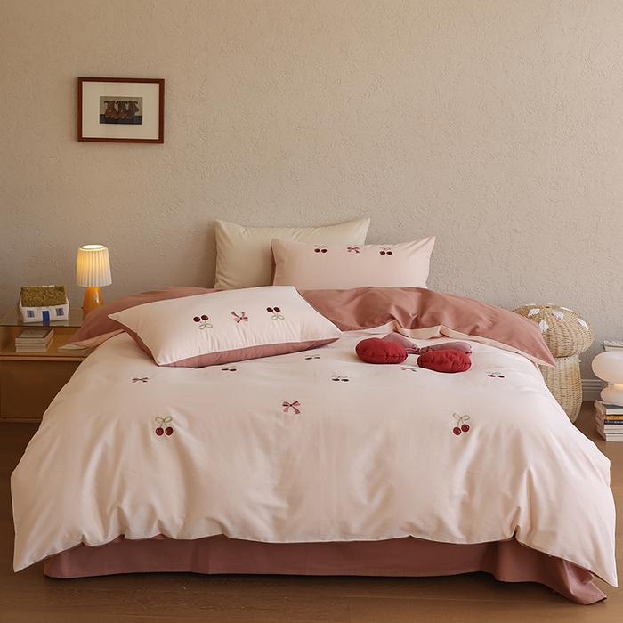 安莱生活 2025新款贡缎磨毛60s绣花四件套-风格二 樱桃小金链