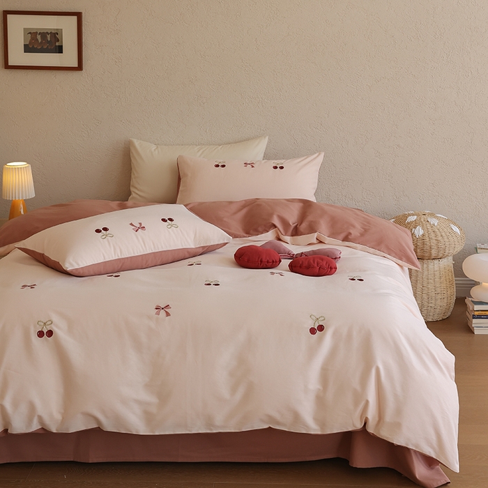 91家纺网 家纺一手货源 找家纺 安莱生活 2025新款贡缎磨毛60s绣花四件套-风格二 樱桃小金链