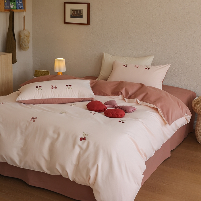 91家纺网 家纺一手货源 找家纺 安莱生活 2025新款贡缎磨毛60s绣花四件套-风格二 樱桃小金链