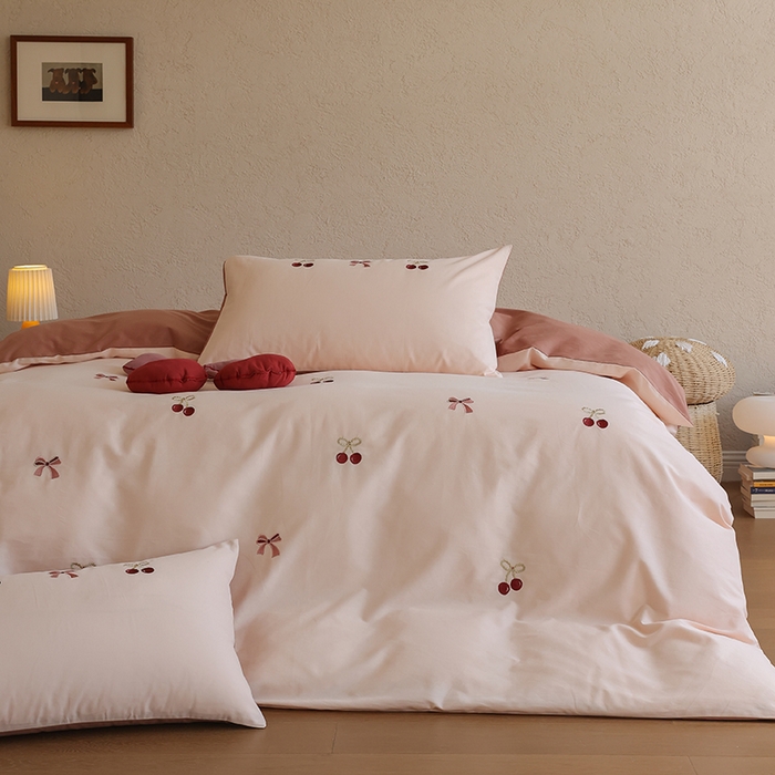 91家纺网 家纺一手货源 找家纺 安莱生活 2025新款贡缎磨毛60s绣花四件套-风格二 樱桃小金链