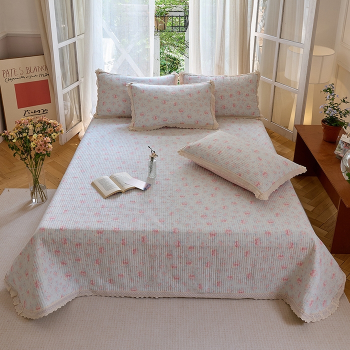 91家纺网 家纺一手货源 找家纺 （总）鑫喜莱 2025新款纯棉镂空花边云感木棉印花被套单件夹棉床盖枕套